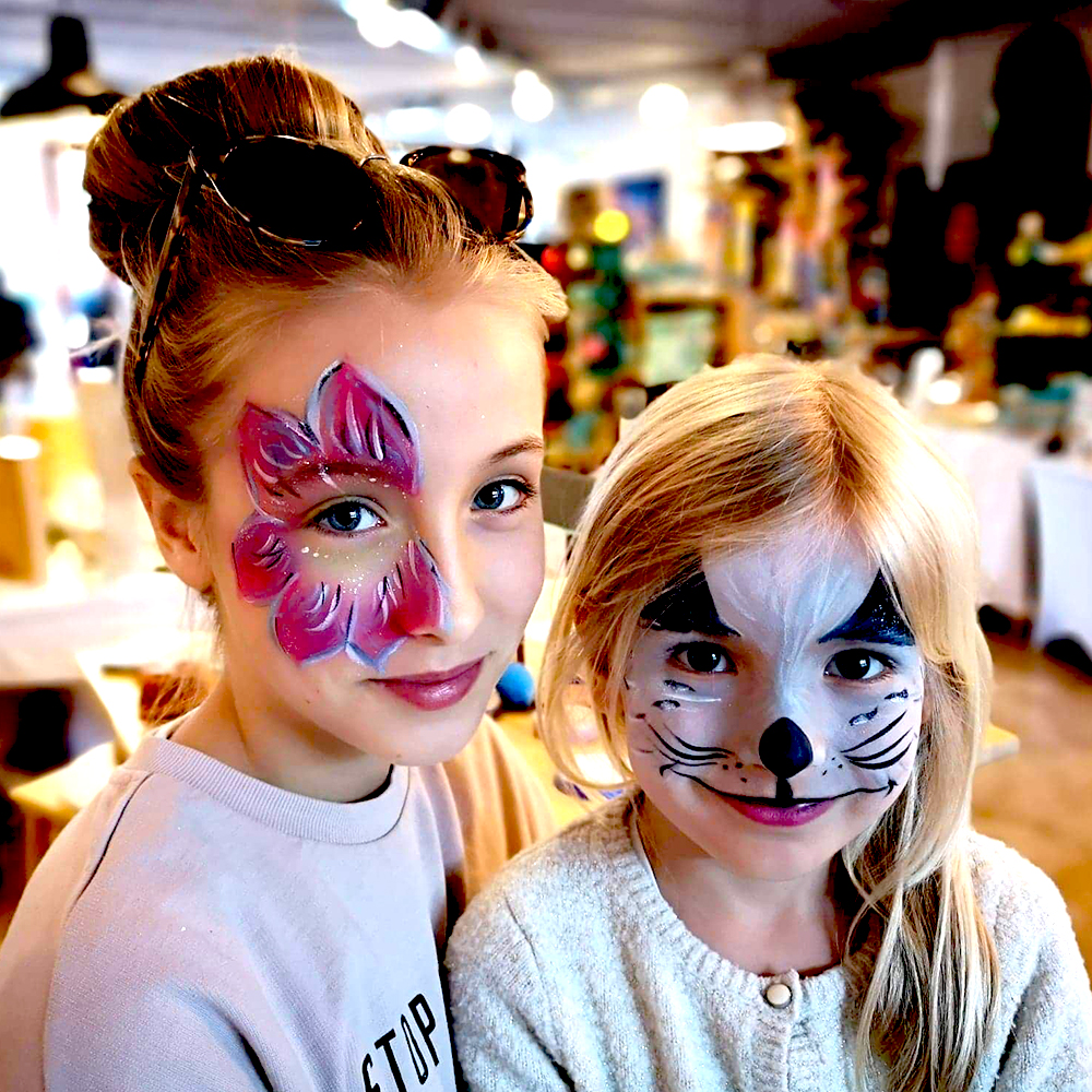 Animation maquillage pour enfants professionnelle pour un événement.