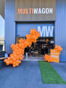 Facade décorée poue l'entreprise Multiwagon par Ô'évent